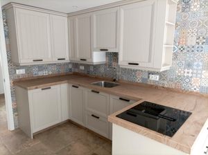 Komplette Renovierung der Küche in einer Wohnung in der Wohnanlage Laguna Beach, Torrox. Vorher-Nachher